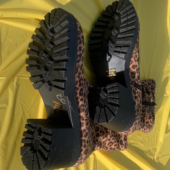 Cheetah Boots - Picture 2 of 3